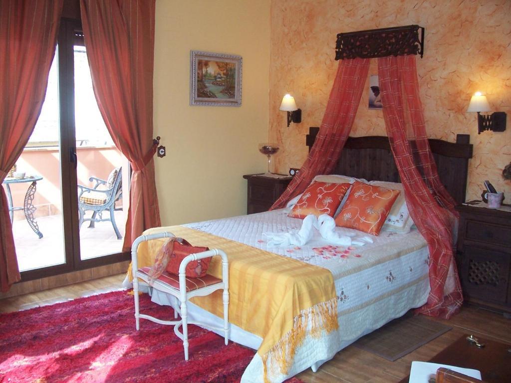 Laurel De La Reina Bed & Breakfast - Boutique La Zubia  Room photo